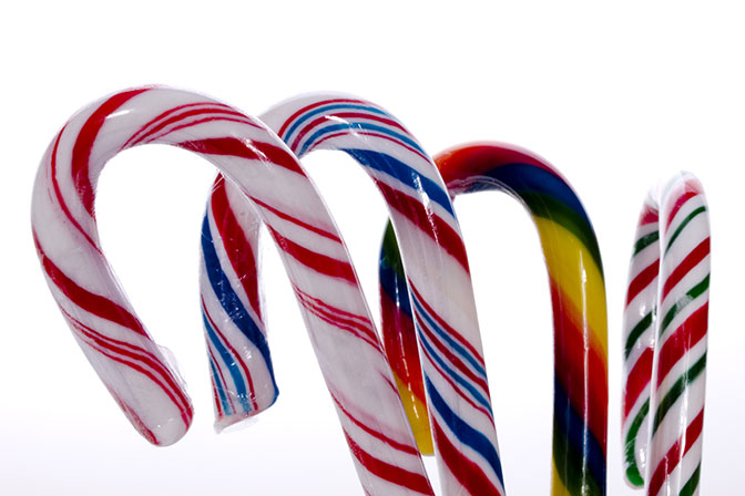 Candy Canes – nostalgische Zuckerstangen. Weihnachtsdeko und Naschwerk zugleich. image