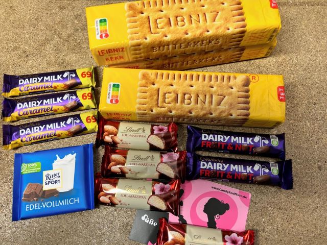 Candys Süße Vielfalt für 1 €

Mit dabei: 

🍫Frankonia Sommertafeln
🍫Ritter Sport 100 g Tafeln verschiedene Sorten 
🍫Lindt Marzipan- und Nougatriegel
🍫Cadbury Schokoriegel verschiedene Sorten
🍪Leibniz Kekse verschiedene Sorten
🫘Jelly Belly Beans 70 g Beutel verschiedene Sorten

Entdeckt die Angebote unter:
https://www.candyandmore.de/Preiswertes/Happy-Hour/

#süssevielfaltdieverführt #angebote #schnäppchenjäger #preiswert #rittersport #jellybellybeans #lindt #frankonia #cadbury #chocolate #onlineshop #candyandmore #leibniz #bahlsen