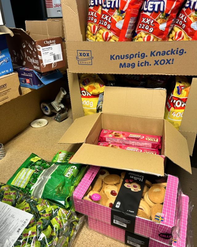 Hier zeige ich euch eine Bestellung mit Artikel aus der Kategorie „Süß & Eilig“.

Chips, Erdnussbutter, britische Kekse 🍪, Schokolade 🍫, Fruchtgummi, Durstlöscher…

Der Kunde aufgrund des Gewichts von ca. 38 kg 2 Pakete 📦. Gesamtpreis mit Porto: 75 €.

Rettet ihr auch Lebensmittel? Dann schaut im Shop vorbei 👍.

#instafood #lebensmittelretten #zugutfürdietonne #süsswaren #getränke #preiswert #schnäppchen #onlineshop #candyandmore